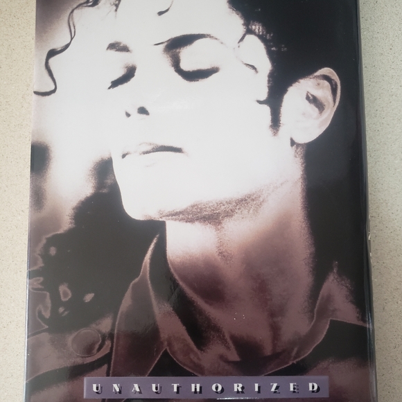 Michael Jackson Book - Picture 1 of 4